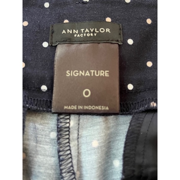 Ann Taylor Factory Women’s Navy and White Polka Dot Signature Pants Size 0 - Picture 3 of 6